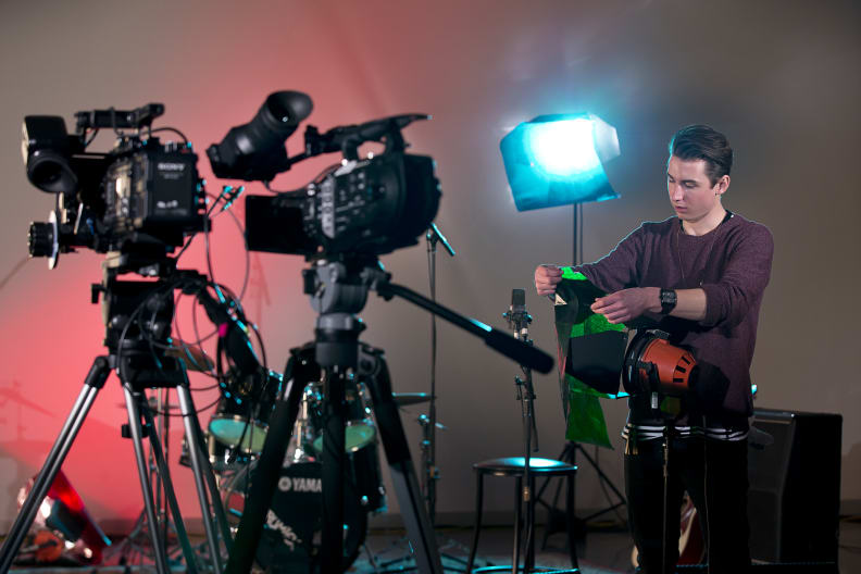 SAE_AUS_Image_MEL_Film_Student_with_Lighting_Equipment SAE Film students